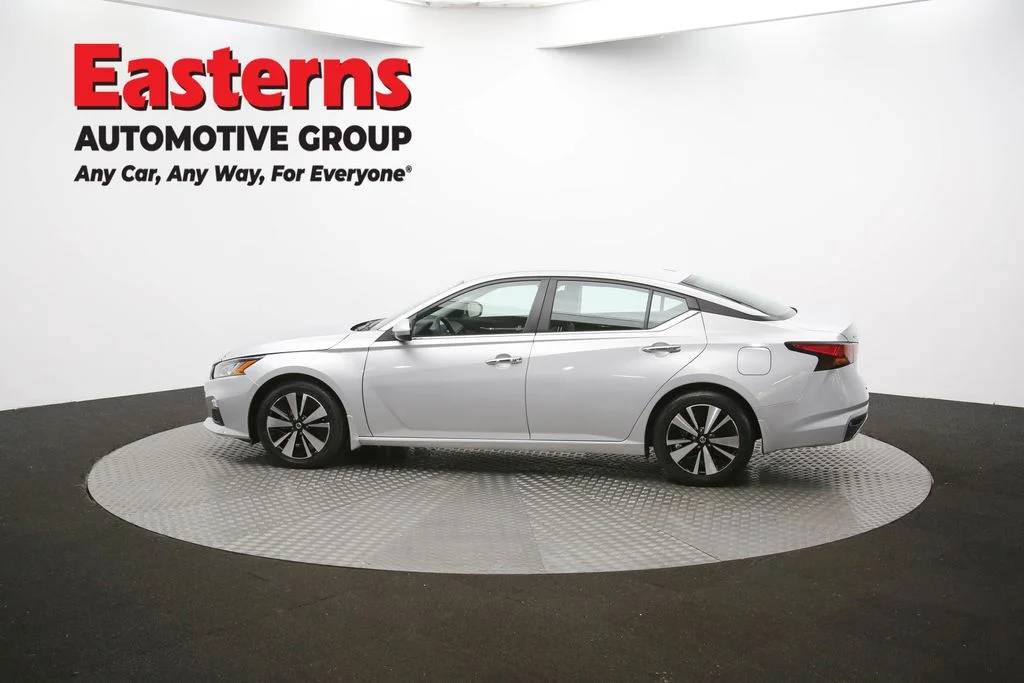 Used 2022 Silver Nissan 2.5 SV image 60