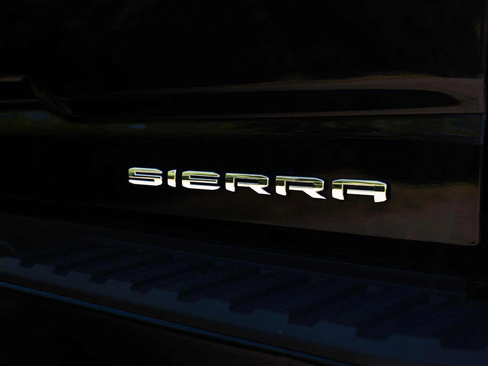 Used 2025 Onyx Black GMC Denali image 19