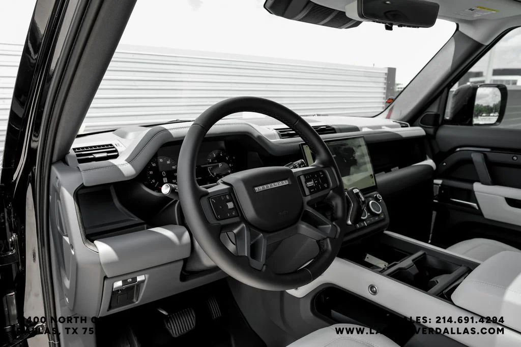 New 2026 Santorini Black Metallic Land Rover X-Dynamic SE image 2