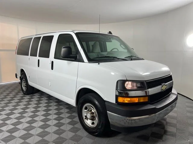 2018 Chevrolet Express 3500 LT's photo