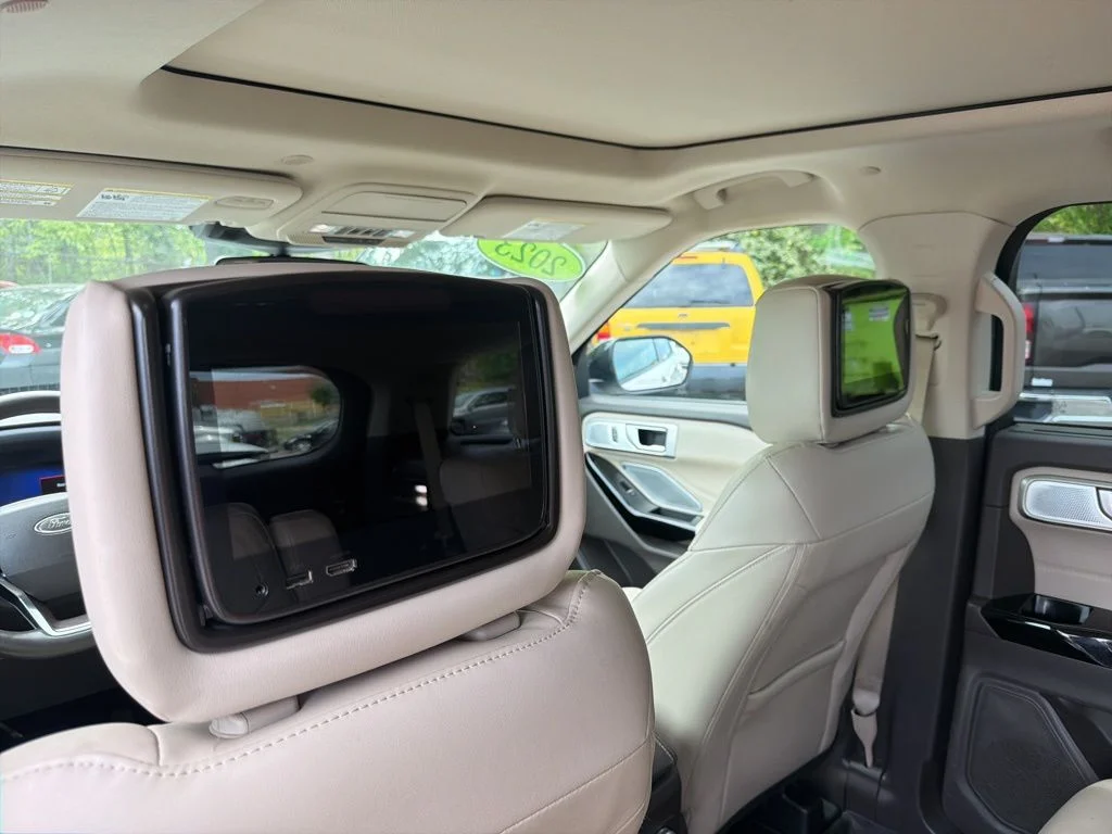 Used 2023 White Ford Platinum image 24