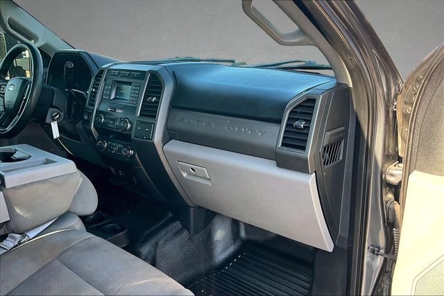 Used 2019 Magnetic Metallic Ford XL image 12
