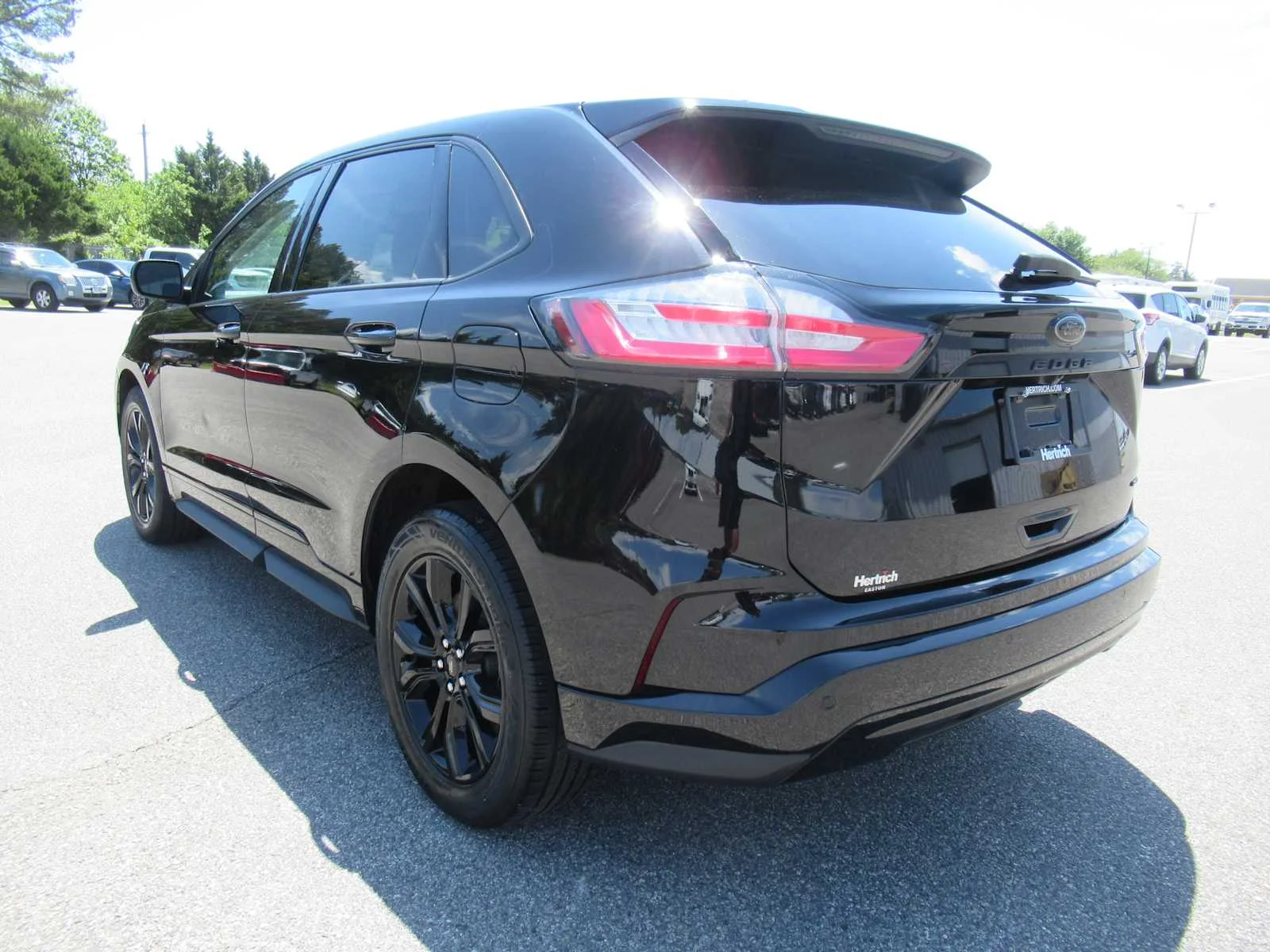 Used 2022 Agate Black Ford SE image 7