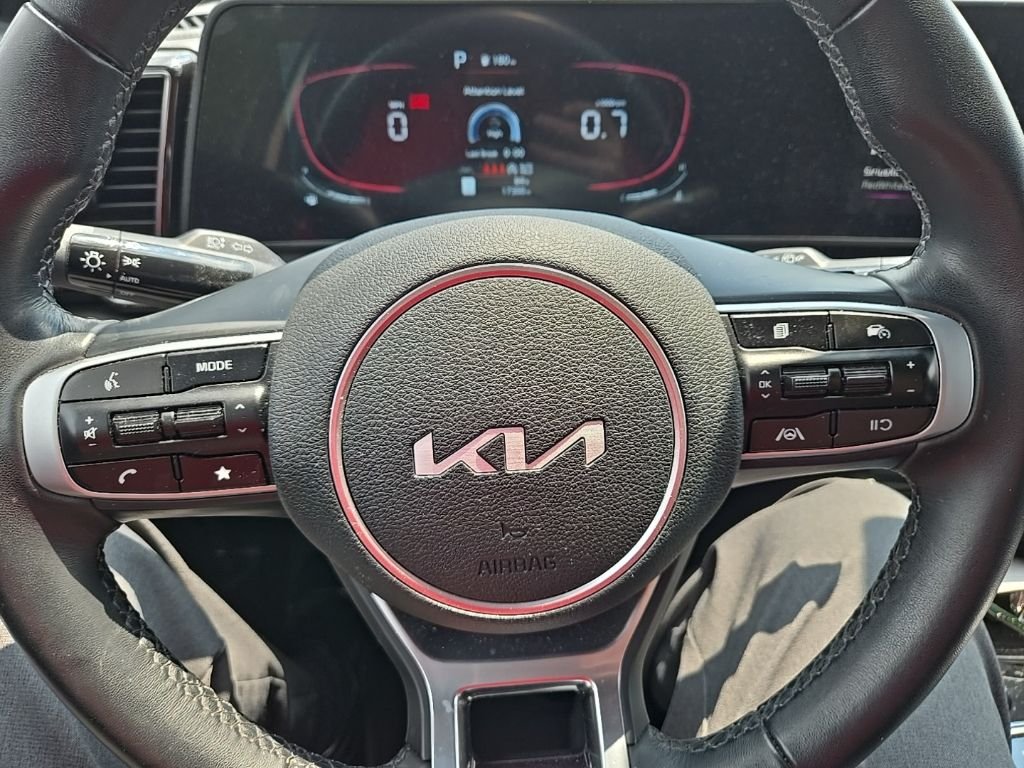 Used 2025 White Kia X-Line image 7