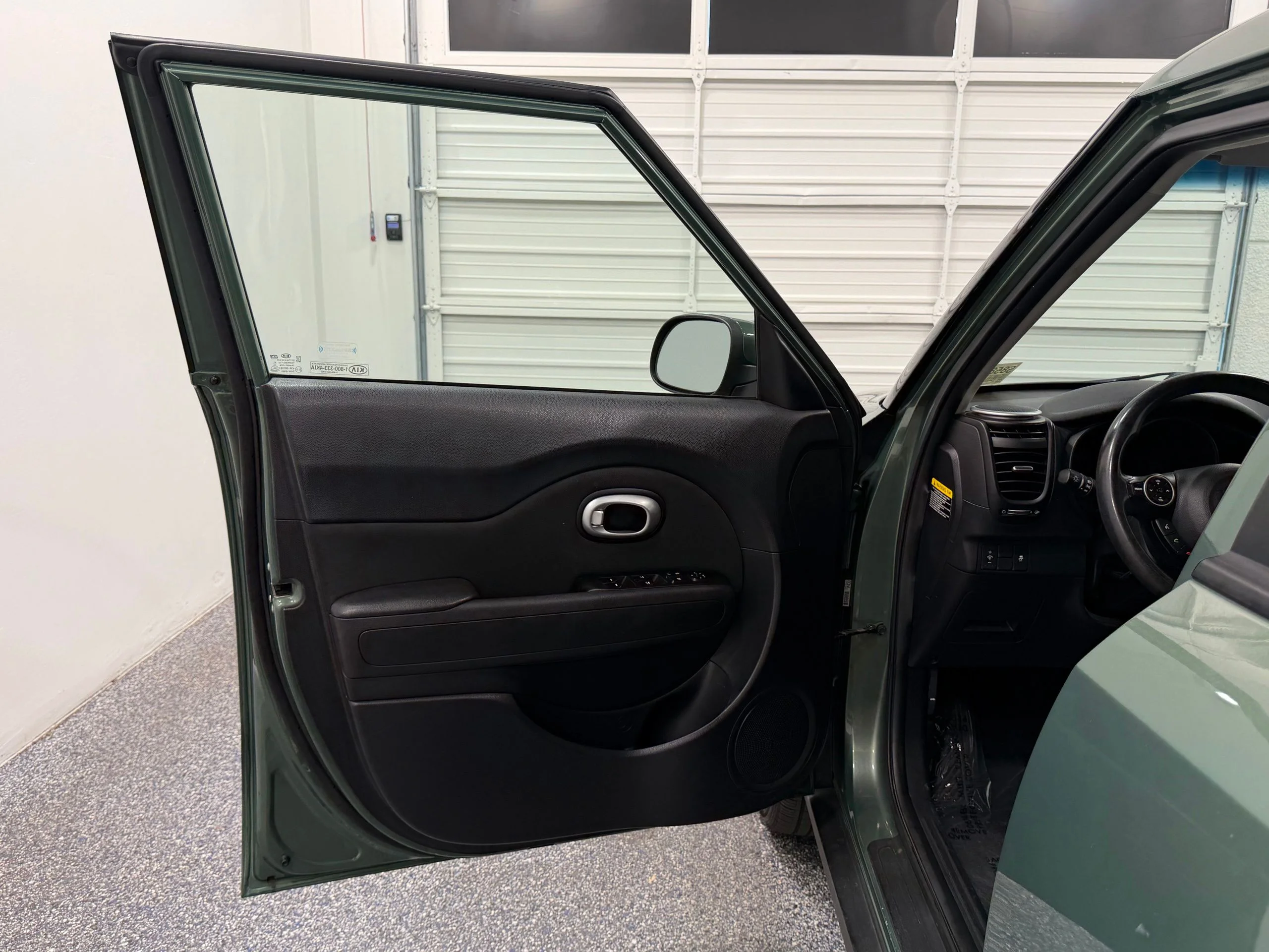 Used 2014 Green Kia Plus image 19