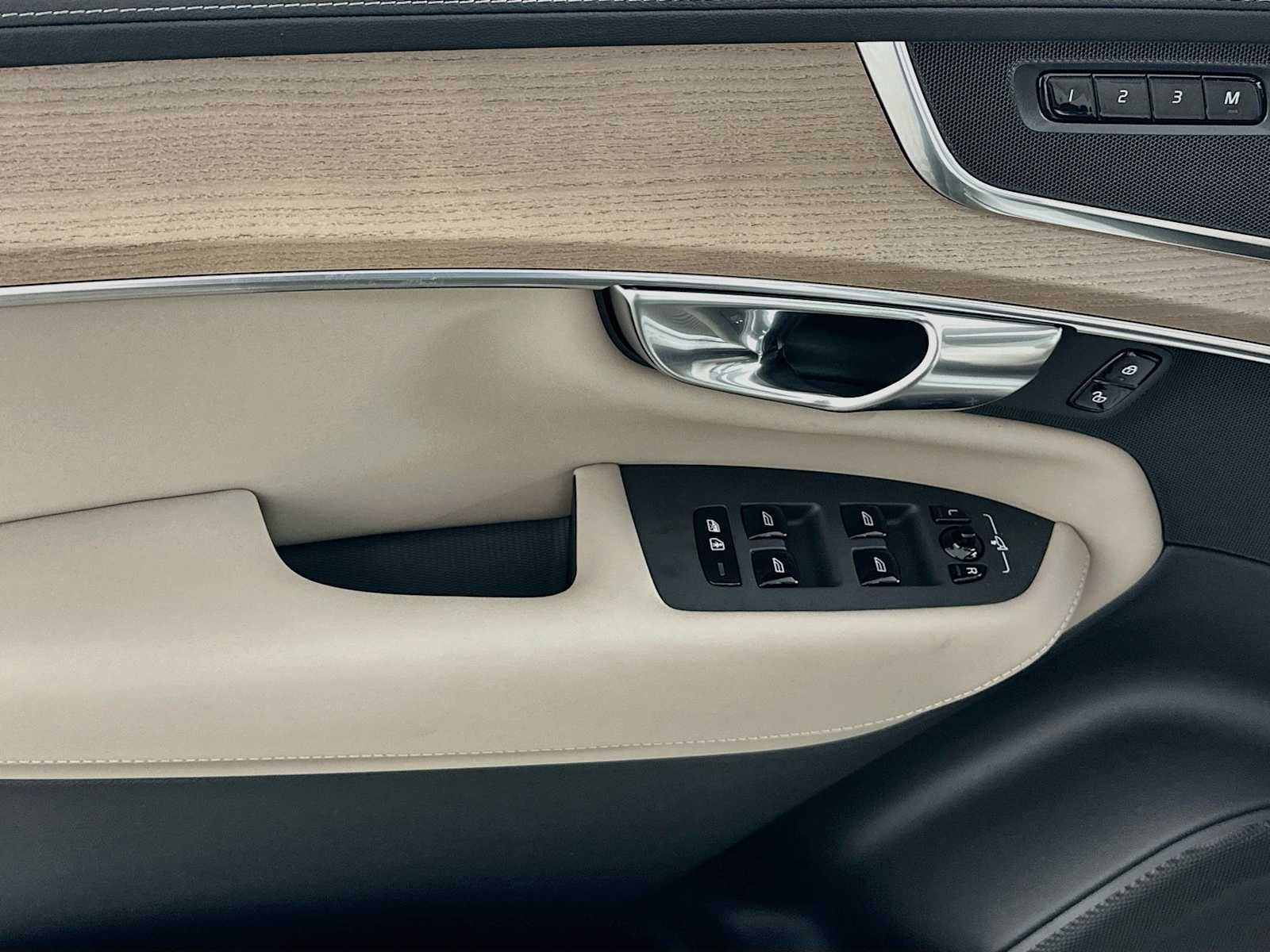 New 2026 Crystal White Volvo Plus image 16