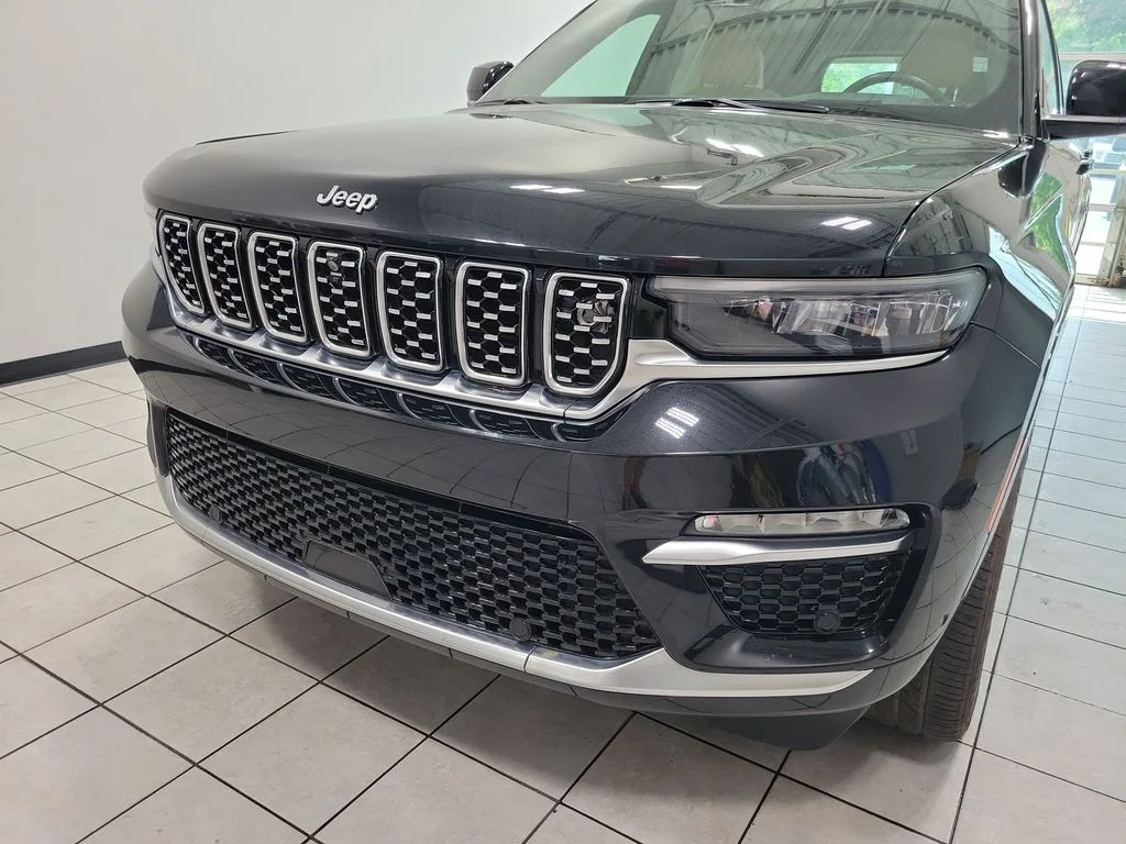 Used 2023 Black Jeep Summit Reserve image 24