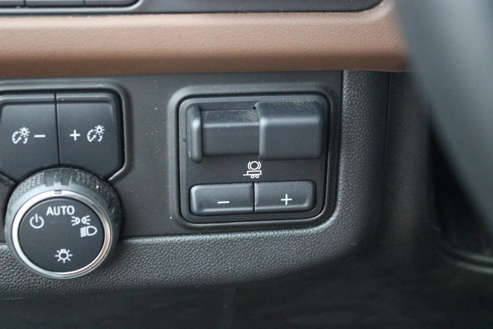Used 2024 Iridescent Pearl Tricoat Chevrolet High Country image 34