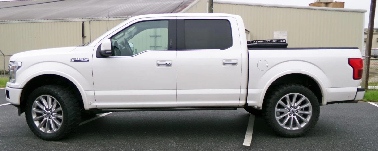 Used 2019 White Platinum Metallic Tri-Coat FORD  image 2