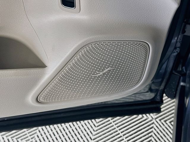 Used 2026 Gray Mercedes-Benz GLB 250 image 18