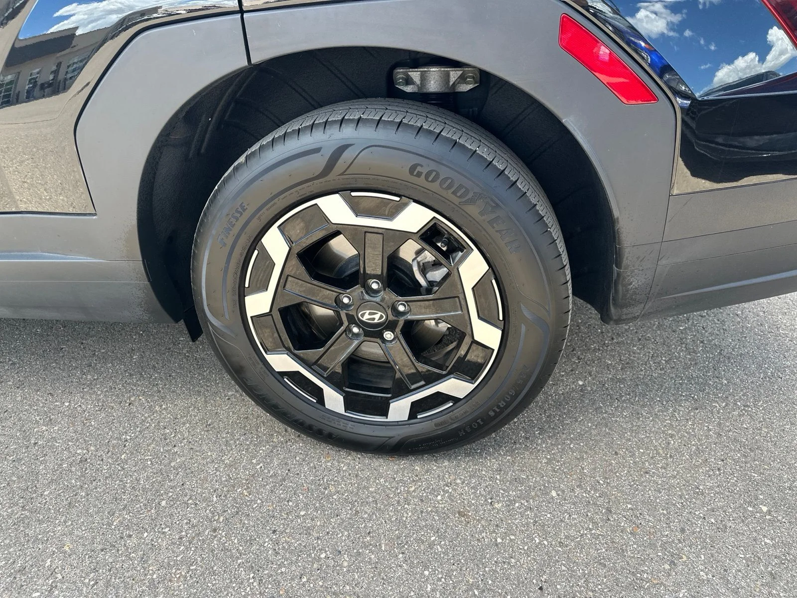 Used 2025 Black Hyundai SE image 6