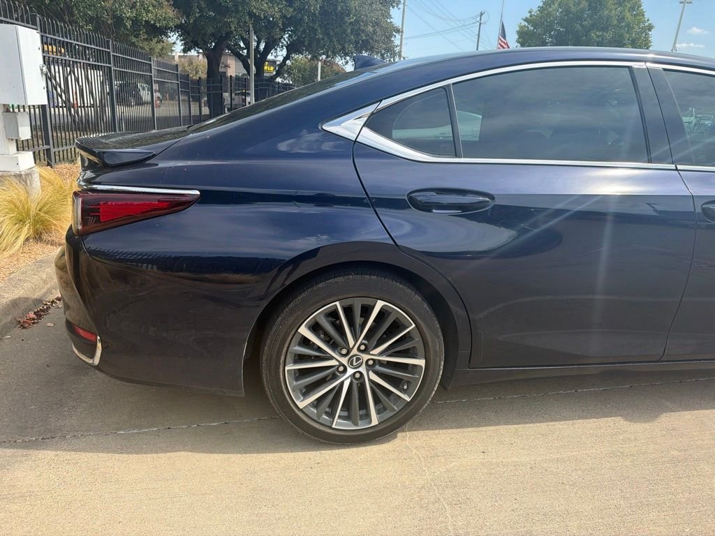 Used 2025 Blue Lexus 300h image 12