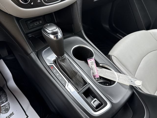 Used 2020 IRIDESCENT PEARL TRICOAT Chevrolet Premier image 29