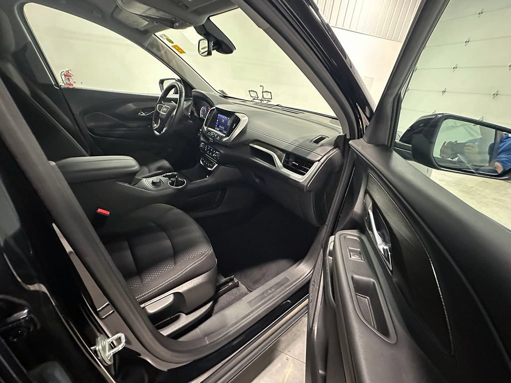 Used 2023 Ebony Twilight Metallic GMC SLE image 25