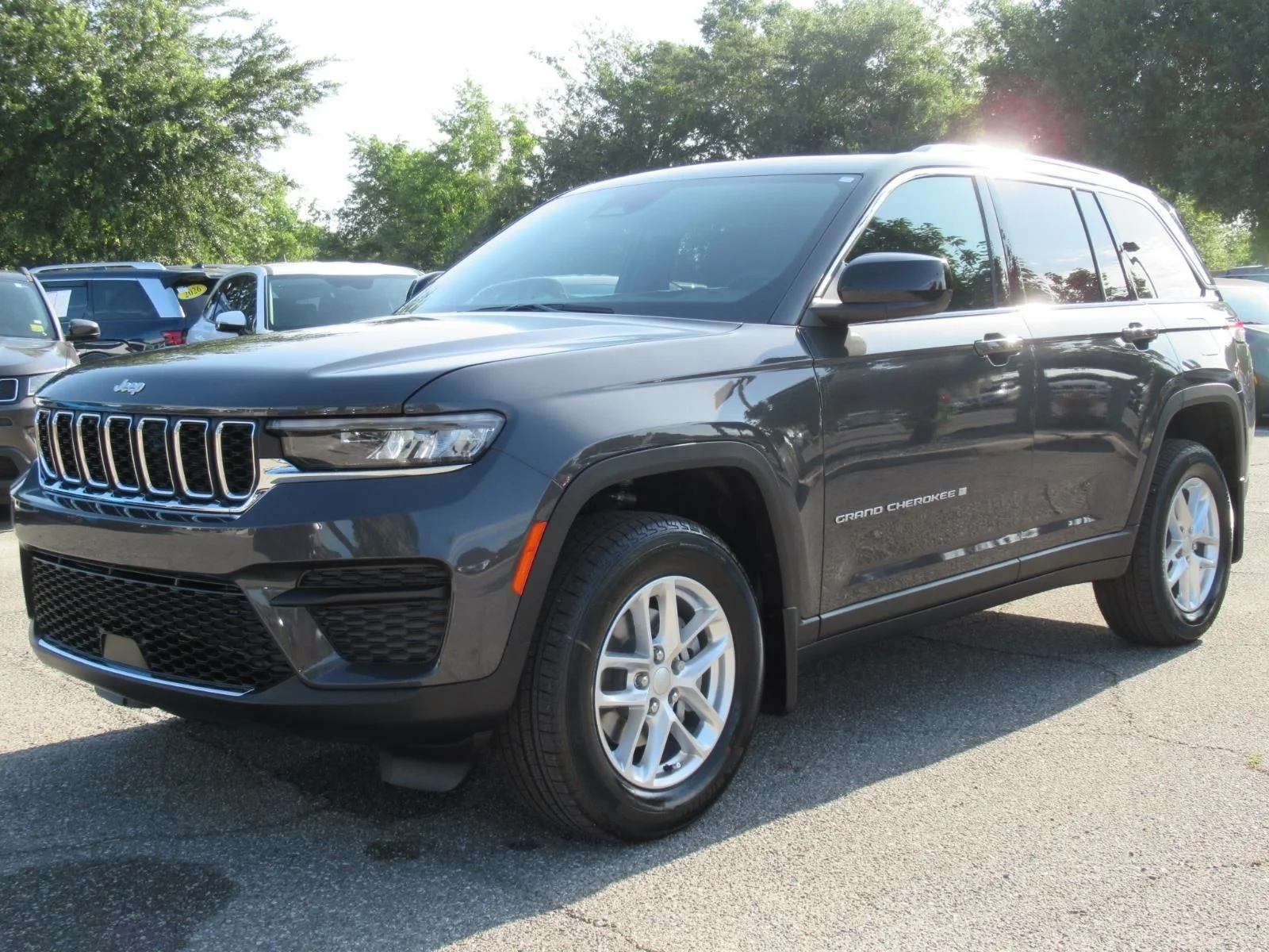 New 2026 Baltic Gray Metallic Clear-Coat Exterior Paint Jeep Laredo X image 3
