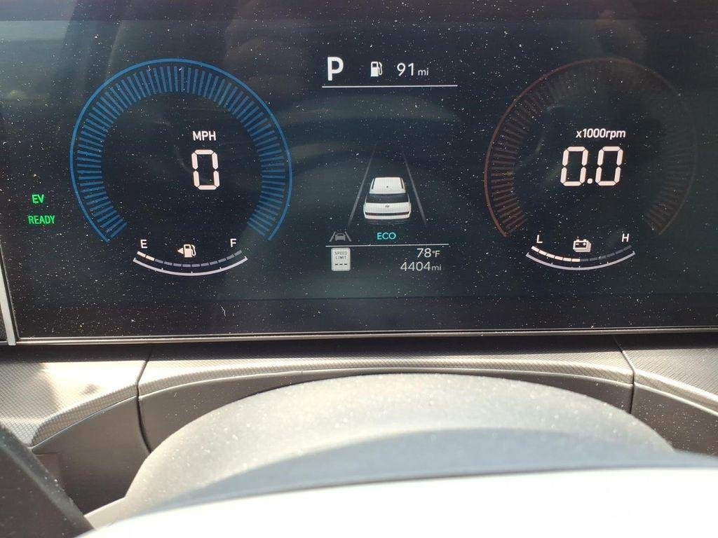 New 2026 White Hyundai SE image 18