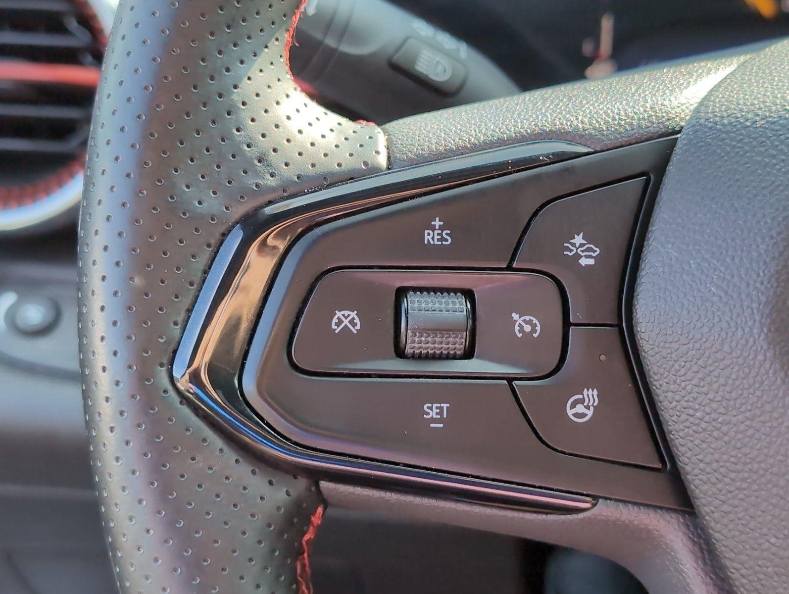 Used 2025 Summit White Chevrolet 2RS image 29