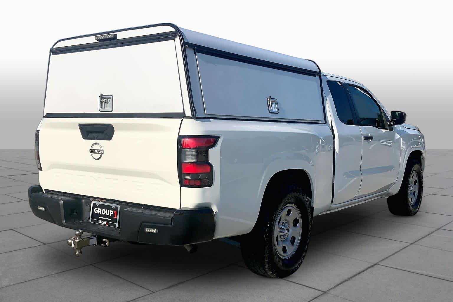Used 2022 Glacier White Nissan S image 11