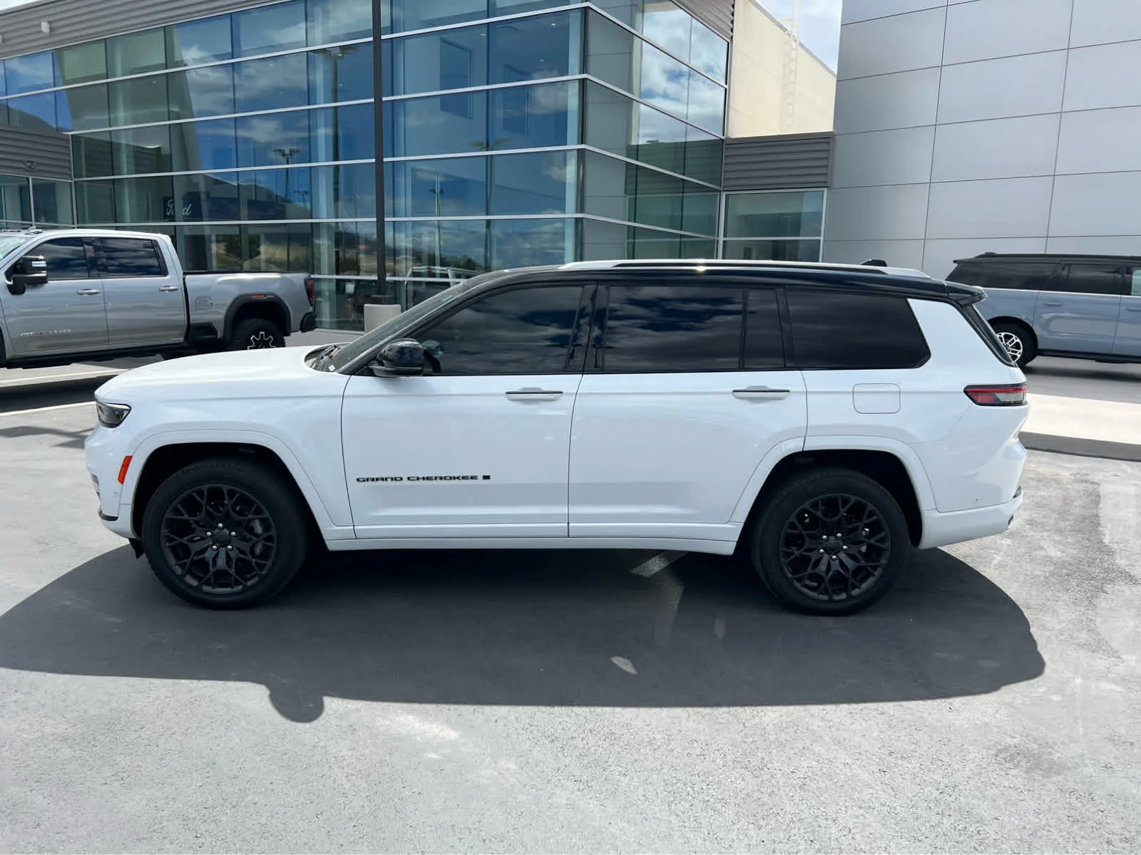 Used 2023 Bright White Clearcoat Jeep Summit image 13