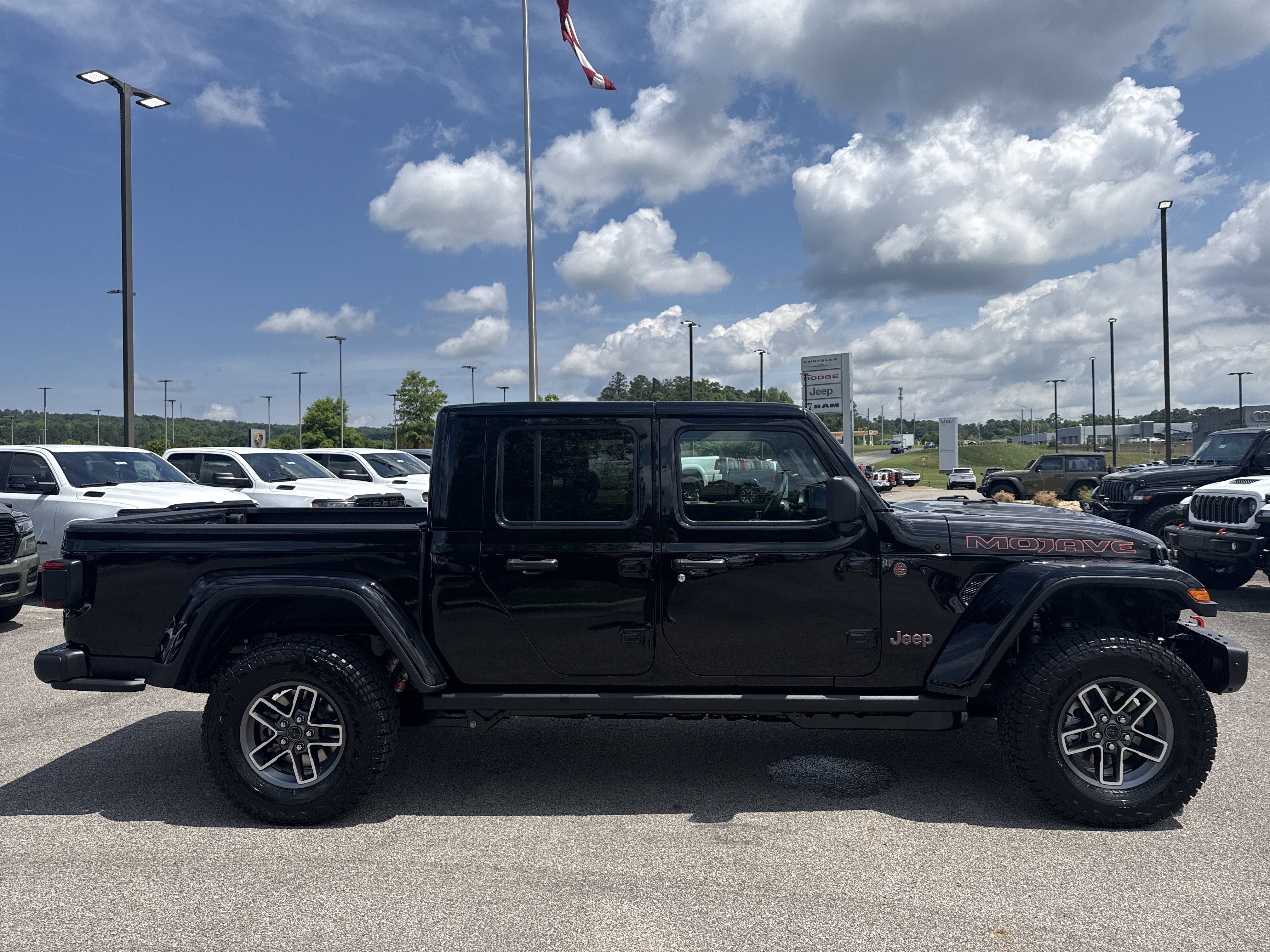 New 2026 Black Clear-Coat Exterior Paint Jeep Mojave X image 8
