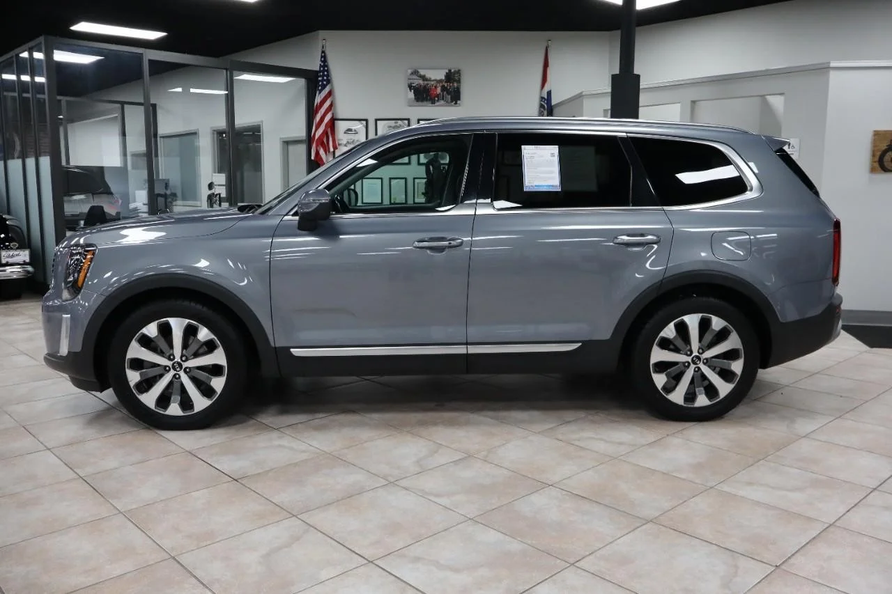 Used 2020 Gravity Gray Kia S image 2