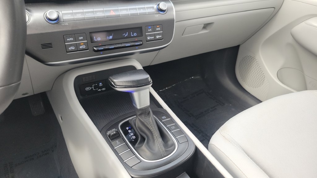 2025 Hyundai Kona SEL - Photo 15