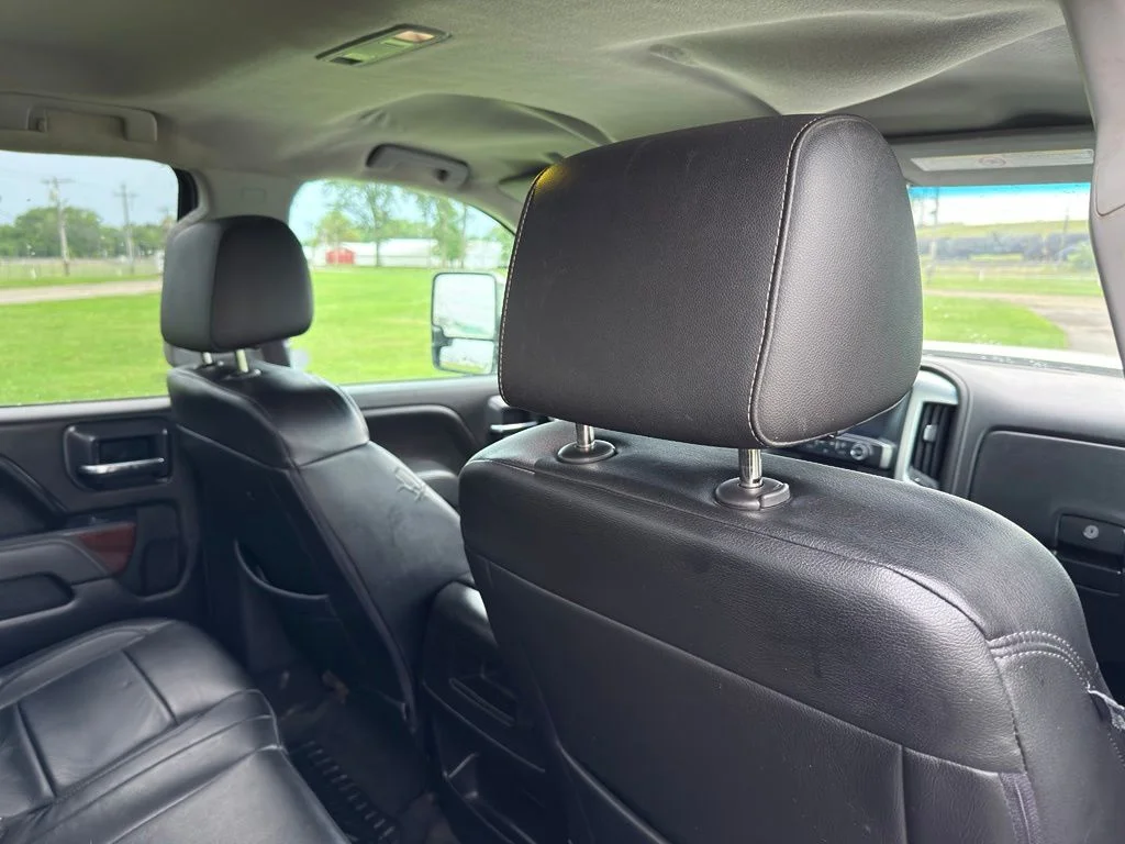 Used 2016 White GMC SLT image 28