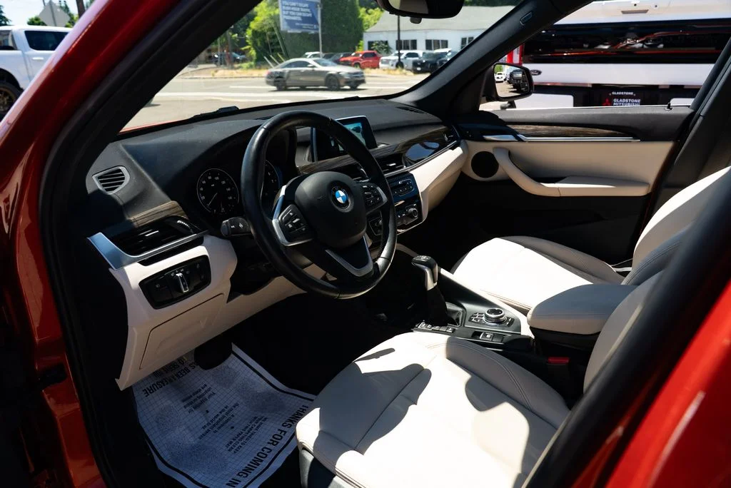 Used 2018 Orange BMW xDrive28i image 20