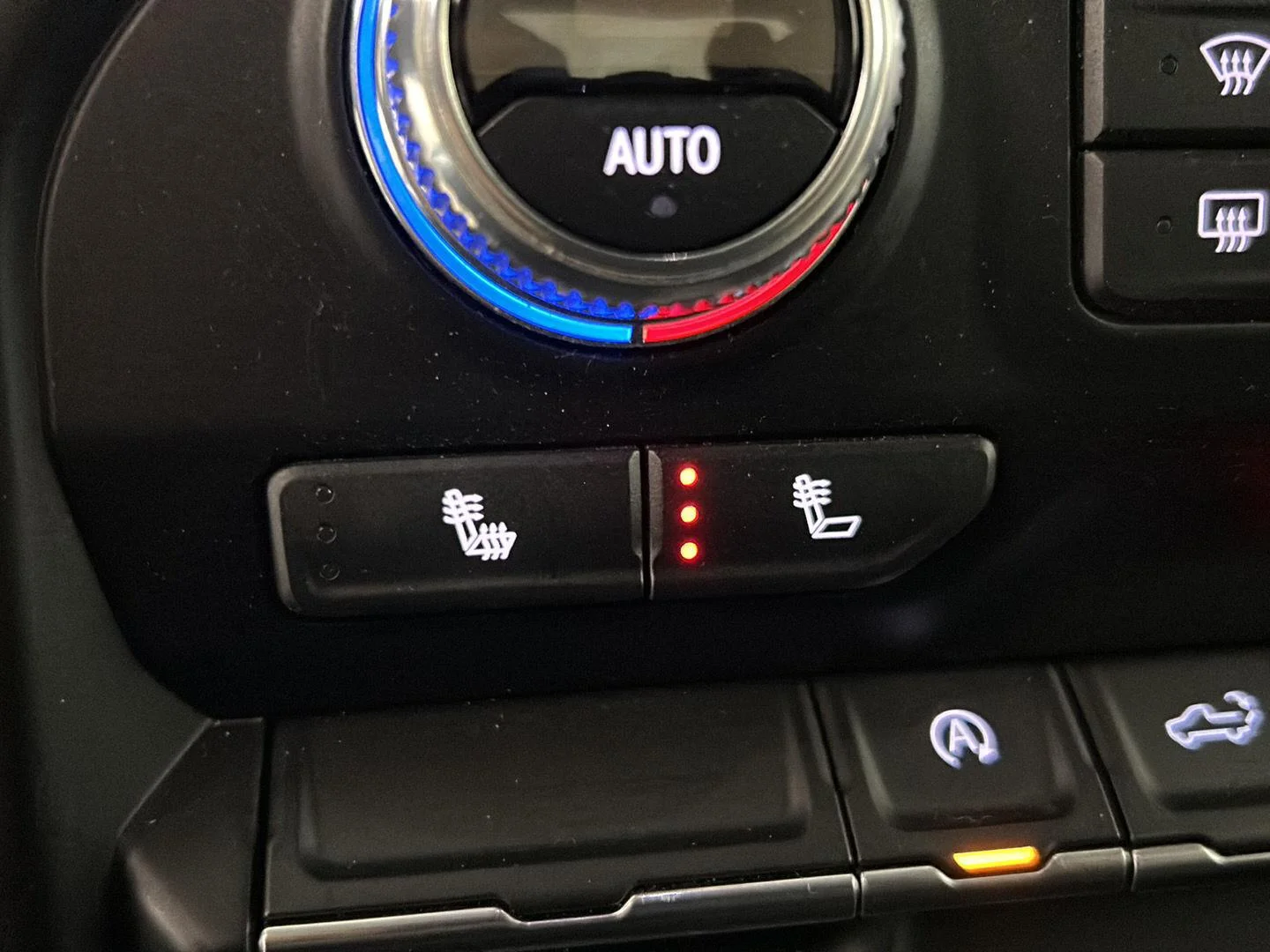 Used 2019 Dark Sky Metallic GMC SLE image 25