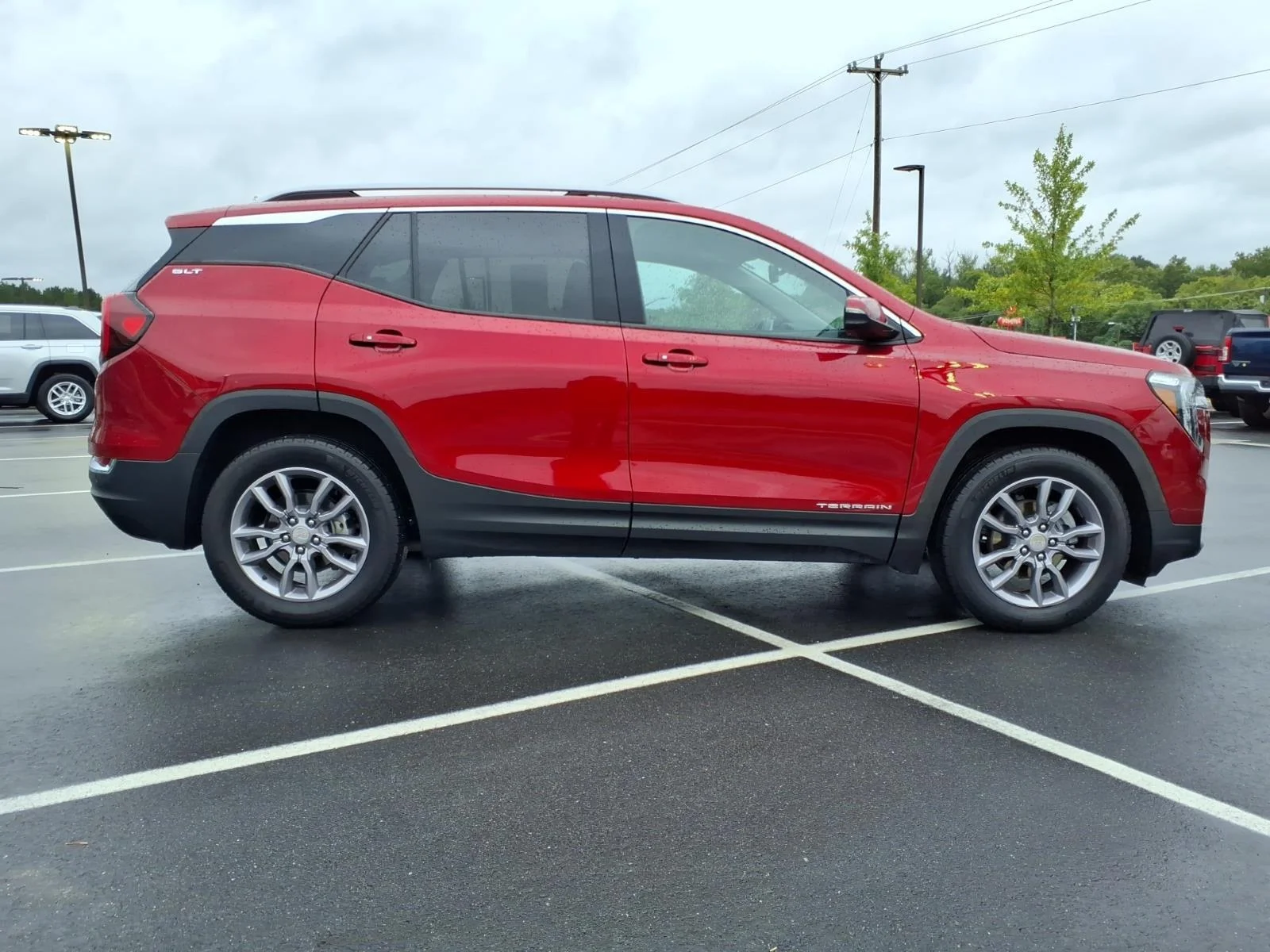 Used 2023 Volcanic Red Tintcoat GMC SLT image 9