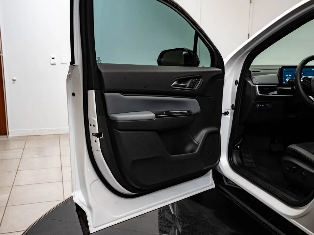 Used 2025 Snowfall Pearl Honda Touring image 27