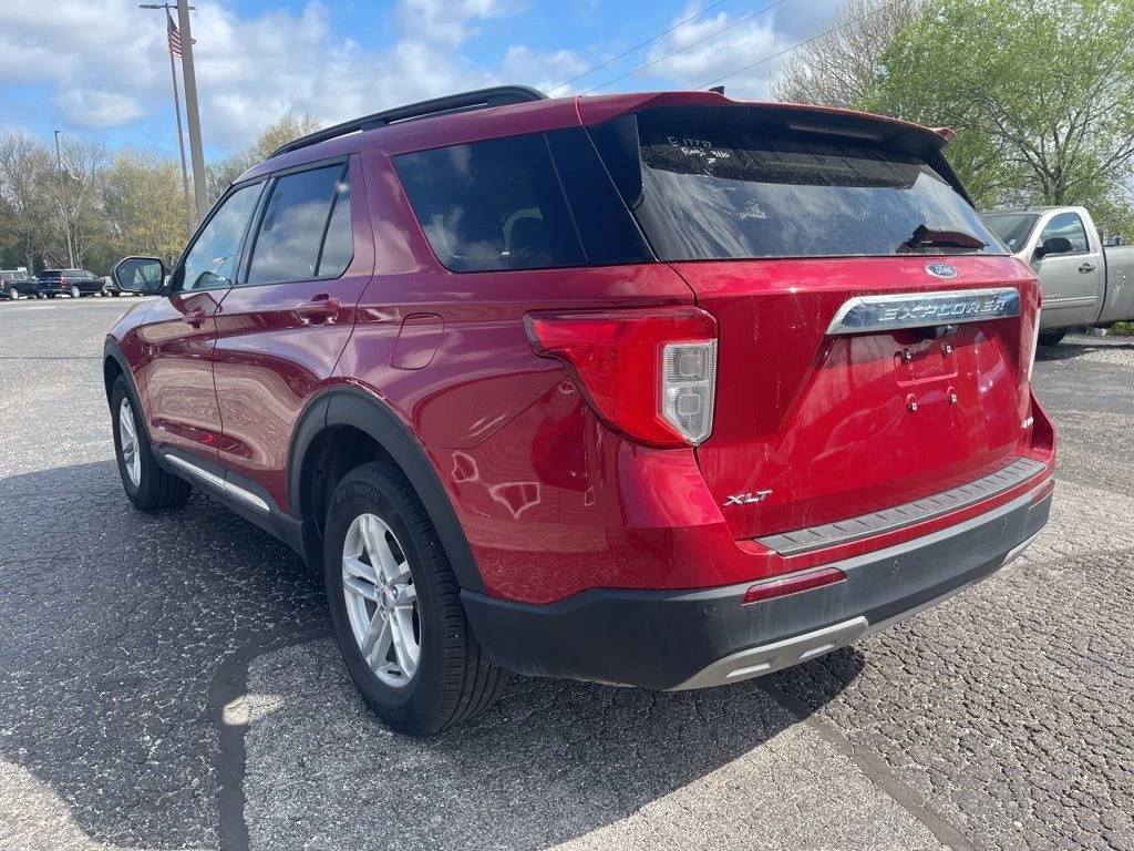 Used 2023 Red Ford XLT image 4