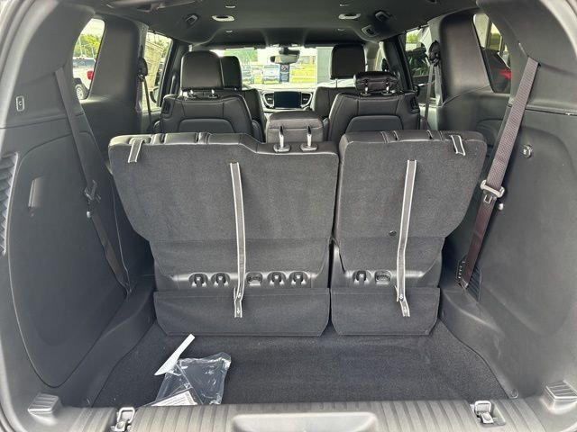 2026 Chrysler Pacifica Select - Photo 17