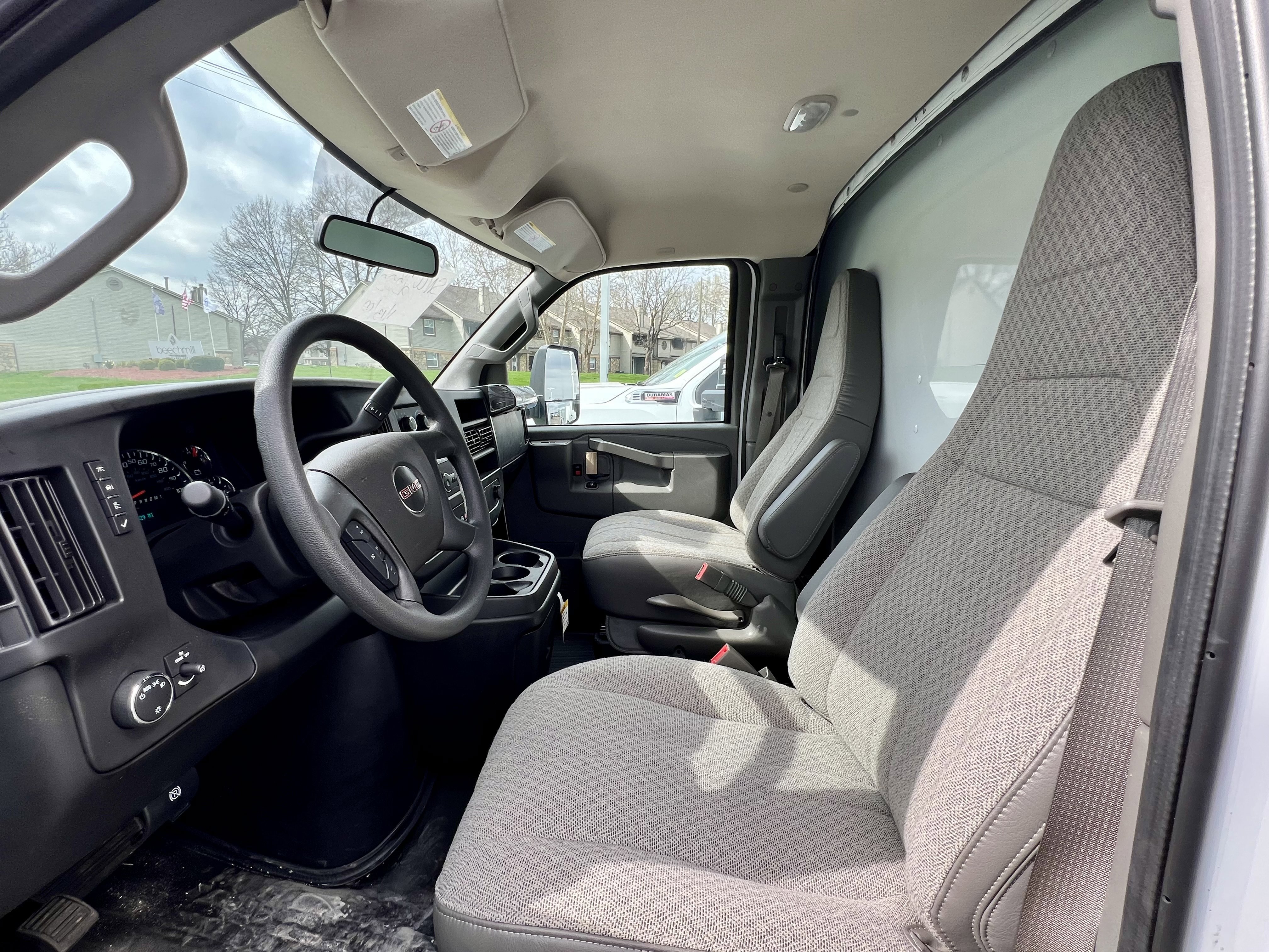 New 2025 Summit White GMC 1WT image 10