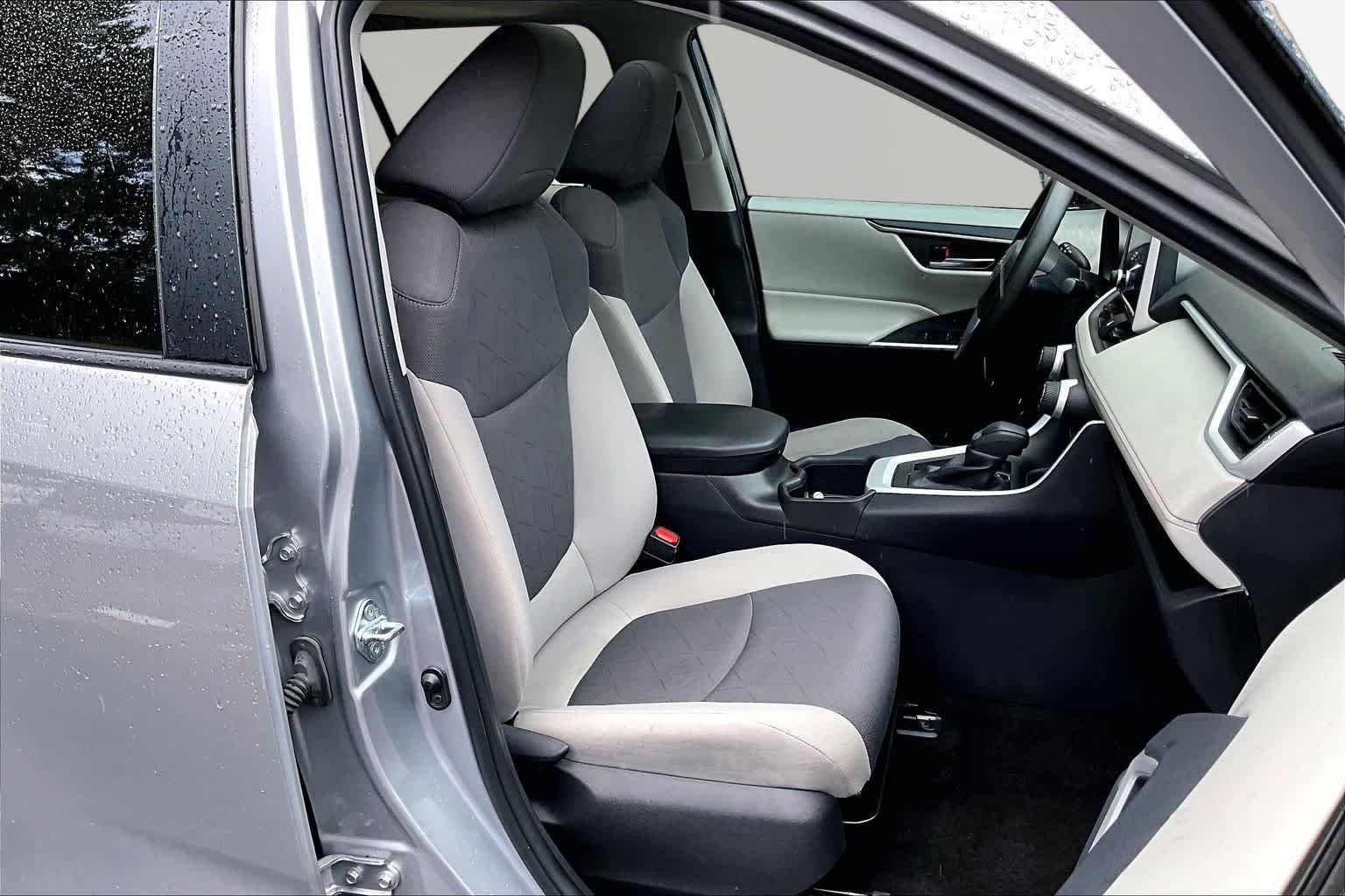 Used 2025 Silver Sky Metallic Toyota XLE image 9