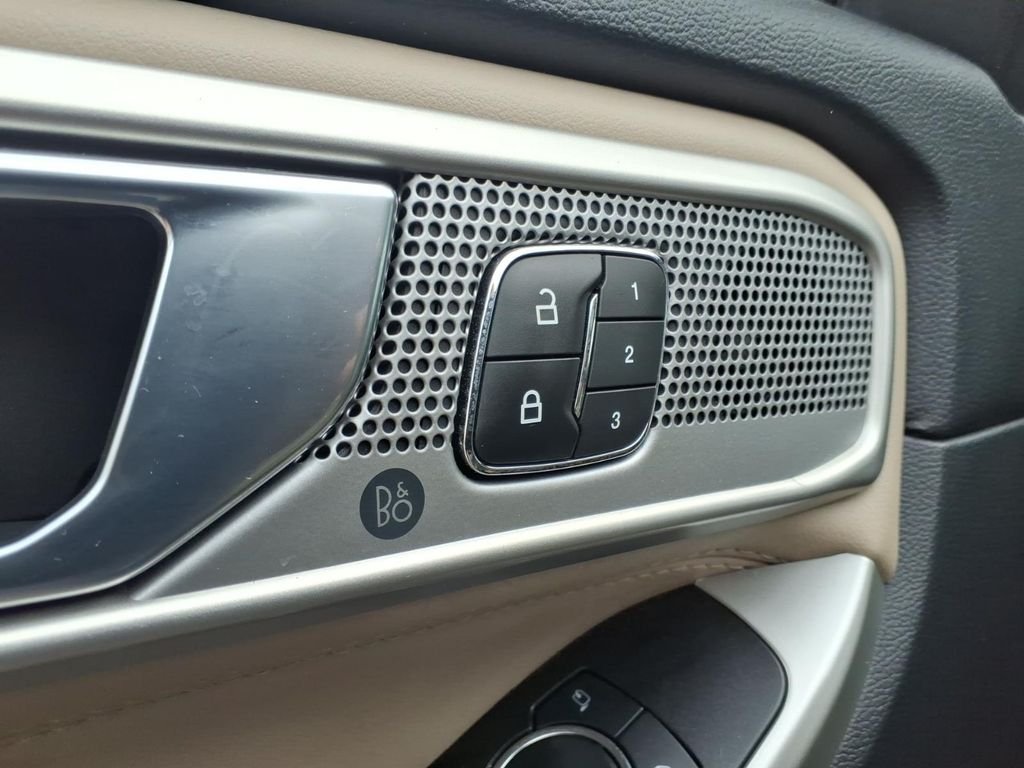 Used 2020 Blue Metallic Ford Limited image 11
