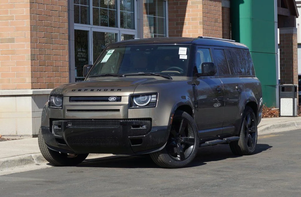 2026 Land Rover Defender 130 X-Dynamic SE P400's photo
