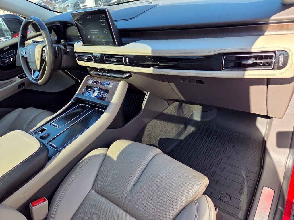 Used 2020 Red Lincoln Reserve image 15