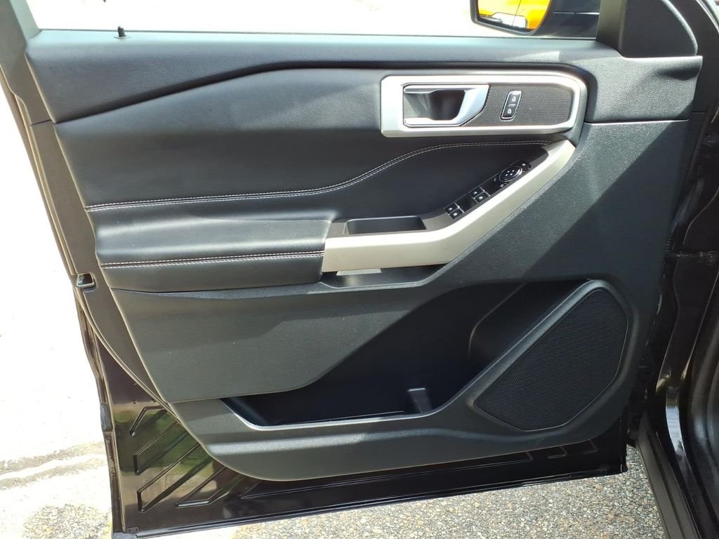 Certified Used 2023 Black Metallic Ford XLT image 21