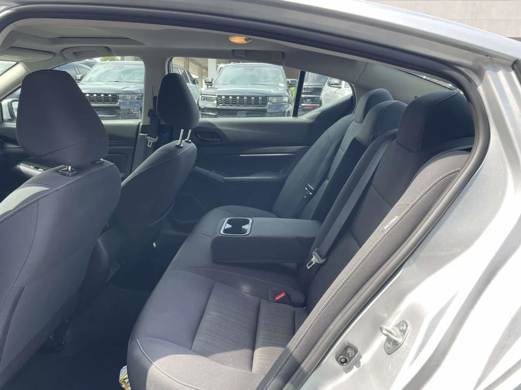 Used 2025 Silver Nissan 2.5 SV image 16
