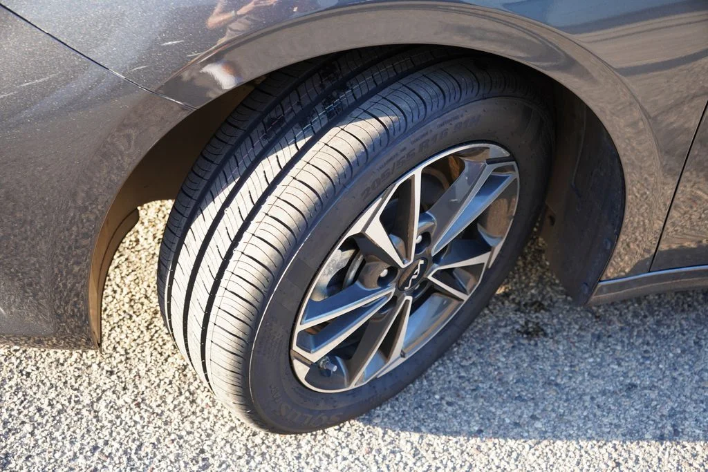 Used 2023 Gravity Gray Kia LXS image 13