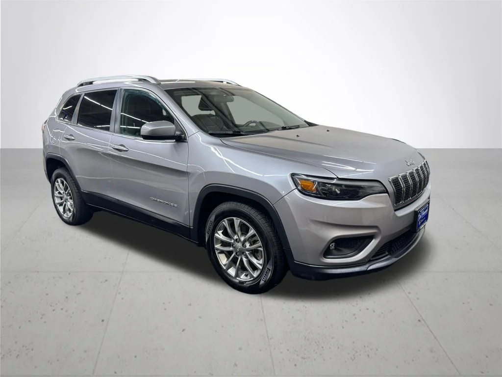 Used 2019 Silver Jeep Latitude Plus image 9