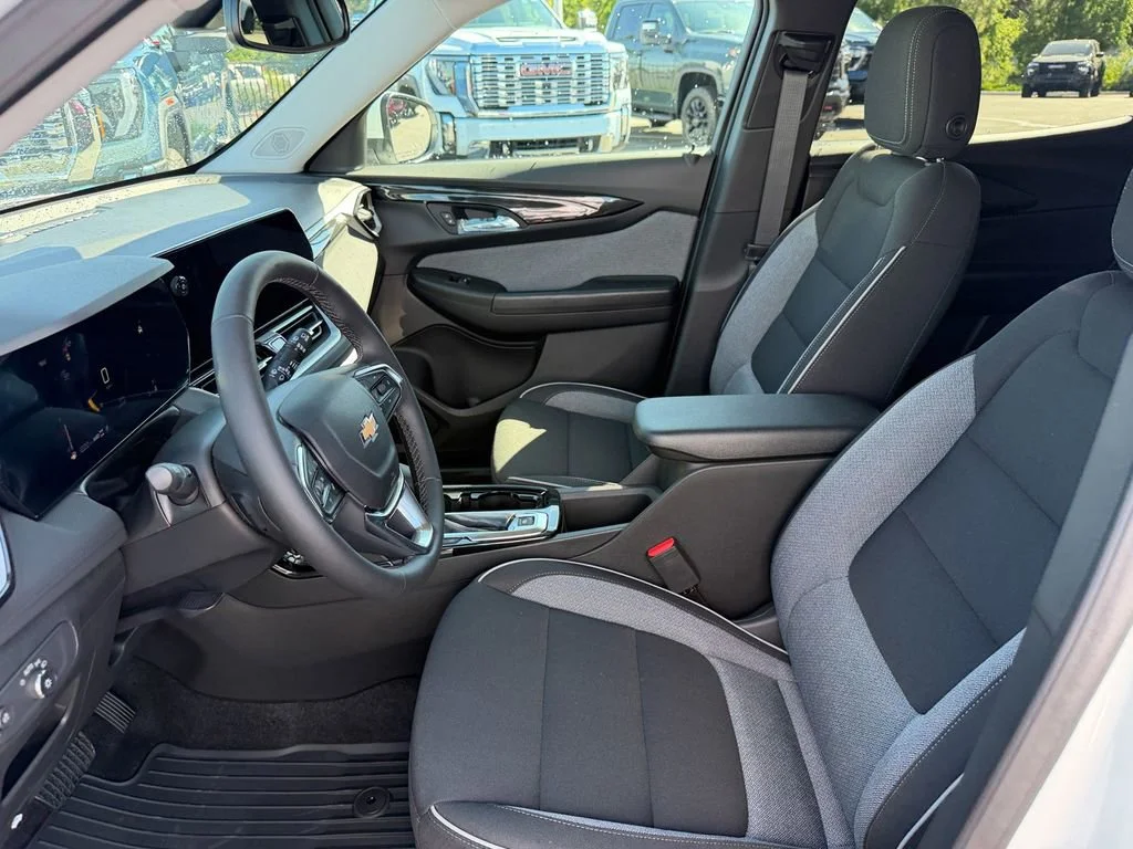 Used 2026 Summit White Chevrolet LT image 10
