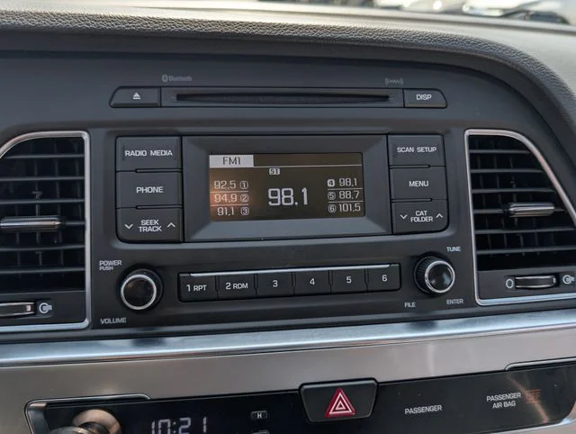 Used 2017 Silver Hyundai Base image 28