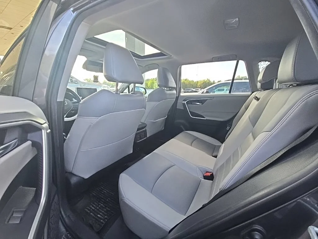 Used 2021 Magnetic Gray Met Toyota XLE Premium image 7