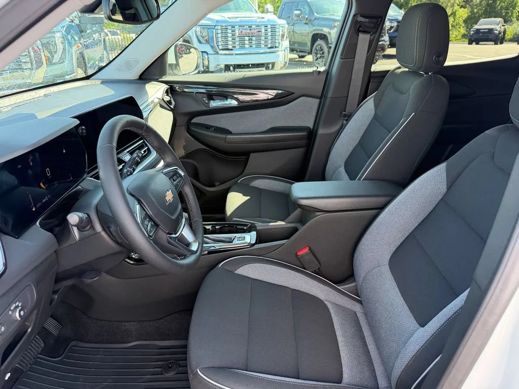 Used 2026 Summit White Chevrolet LT image 10