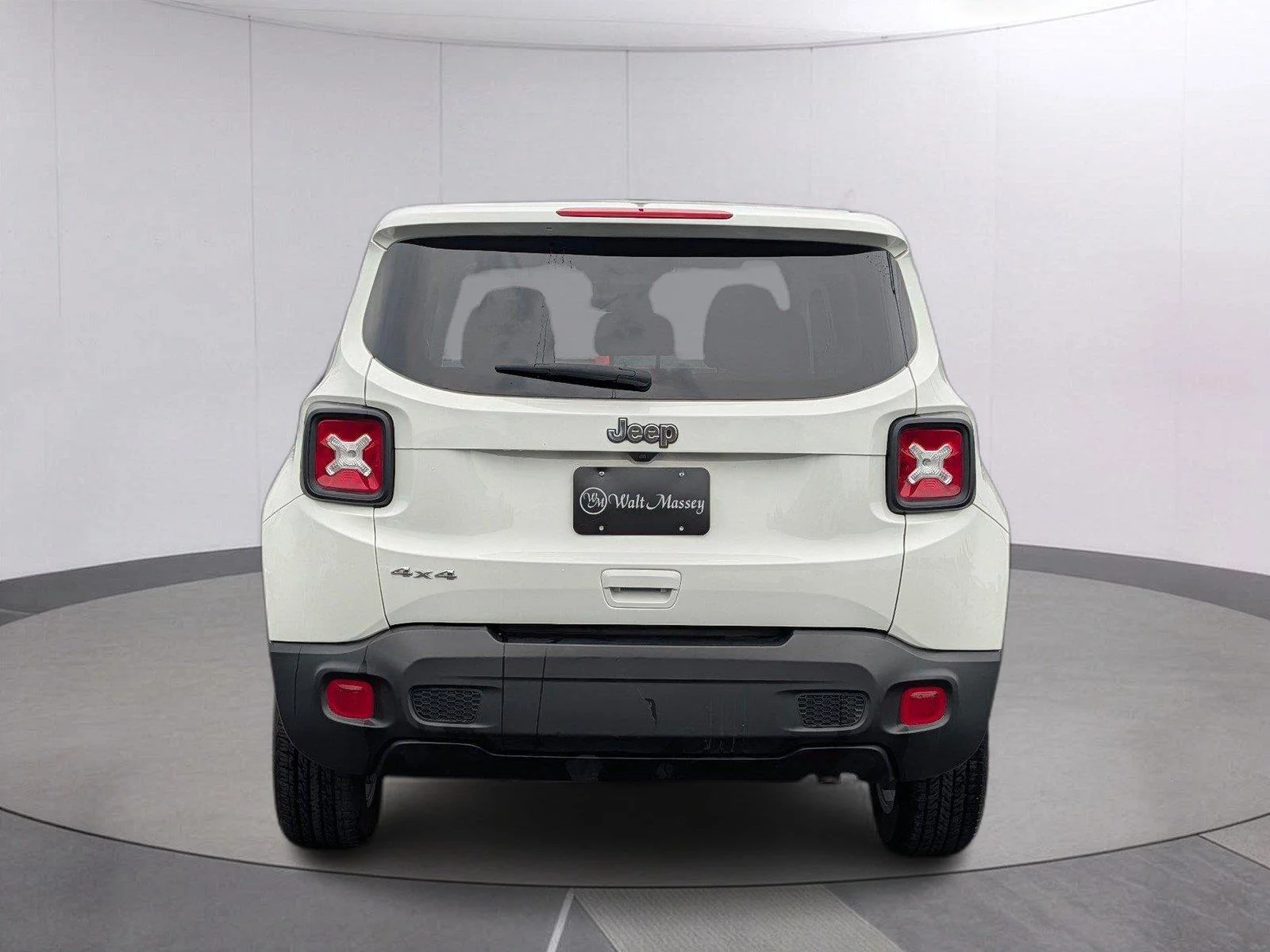 Used 2023 Alpine White Clearcoat Jeep Latitude image 4