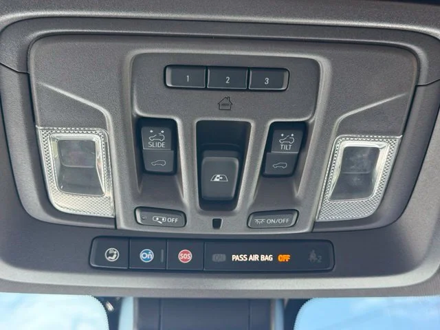 Used 2021 White GMC Denali image 26