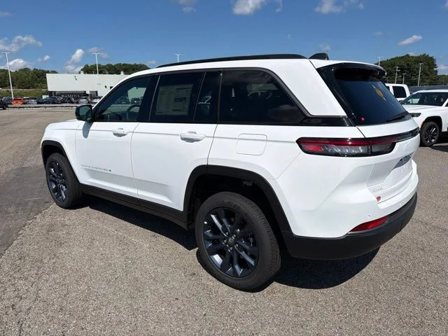 New 2026 White Jeep  image 5