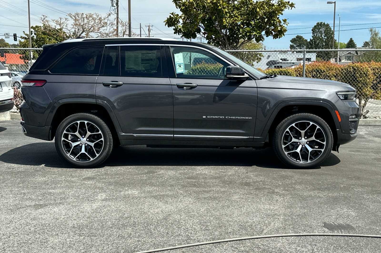 New 2022 Baltic Gray Metallic Clearcoat Jeep Summit image 3
